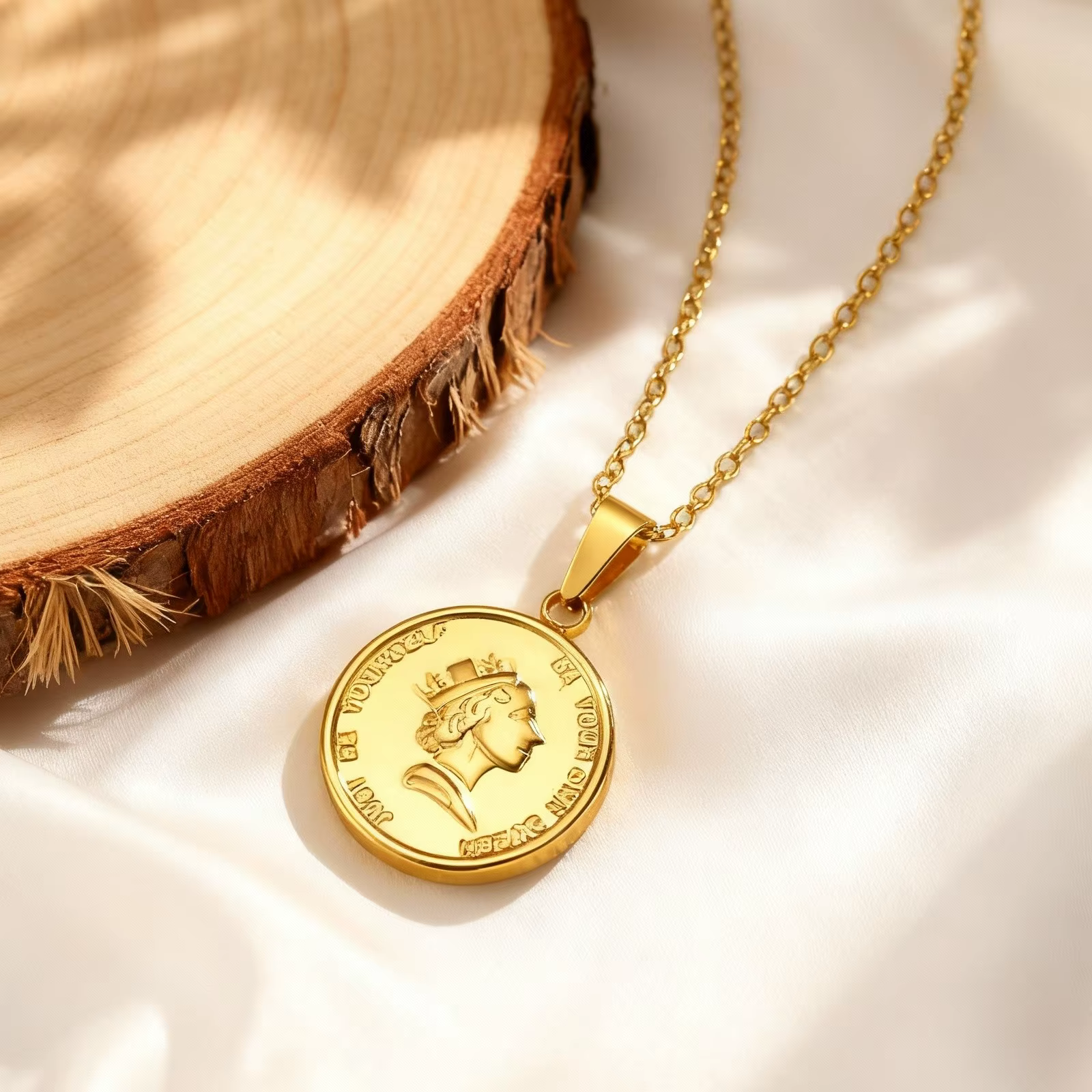 Collier pendentif vintage avec médaille de la reine Élisabeth, pièce de monnaie en acier inoxydable 