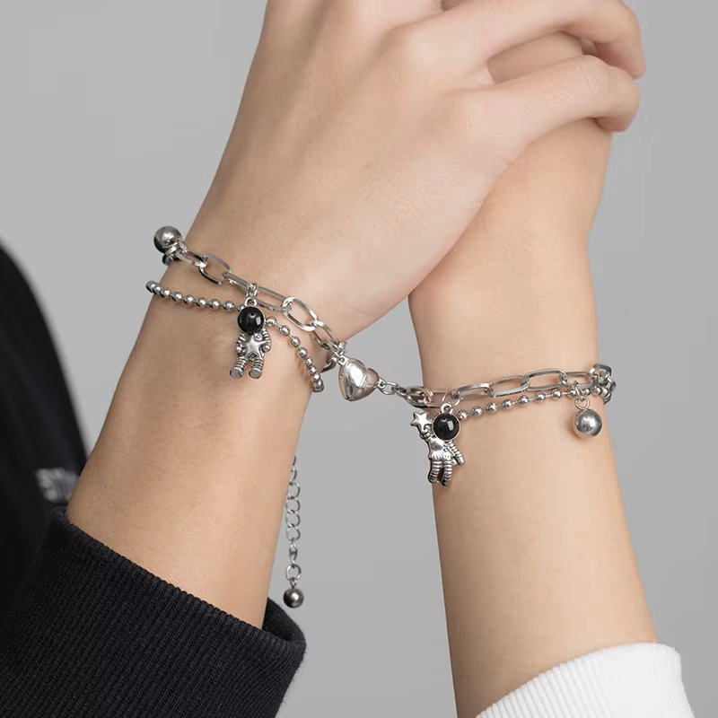 Bracelet magnétique de Couple romantique pour femmes et hommes, pendentif d'astronaute Spaceman, cha