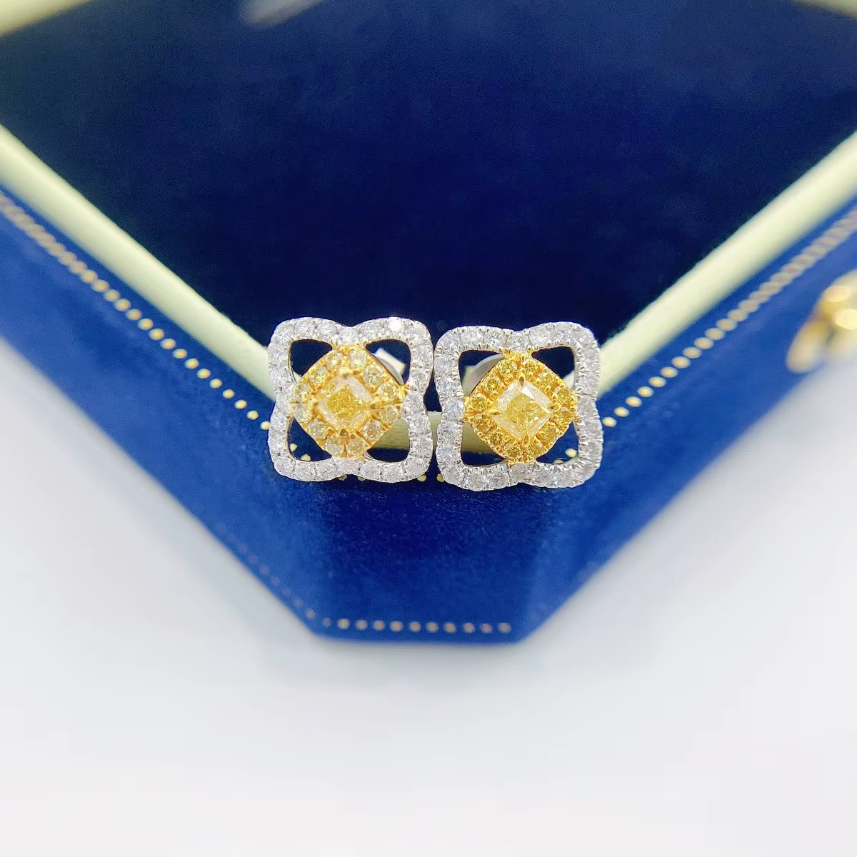 Boucles d'oreilles de luxe en diamant jaune, or blanc 18 carats, quatrefeuilles cultivées en laborat