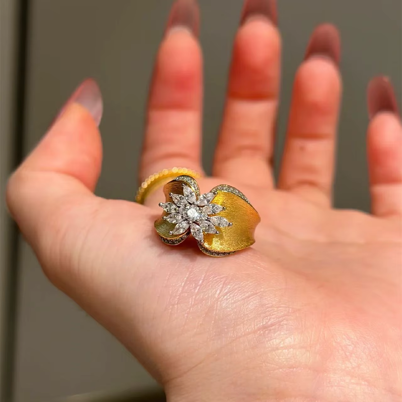 Foydjew Style français rétro fil artisanat bijoux couleur or anneaux incrusté blanc Zircon anneau fê