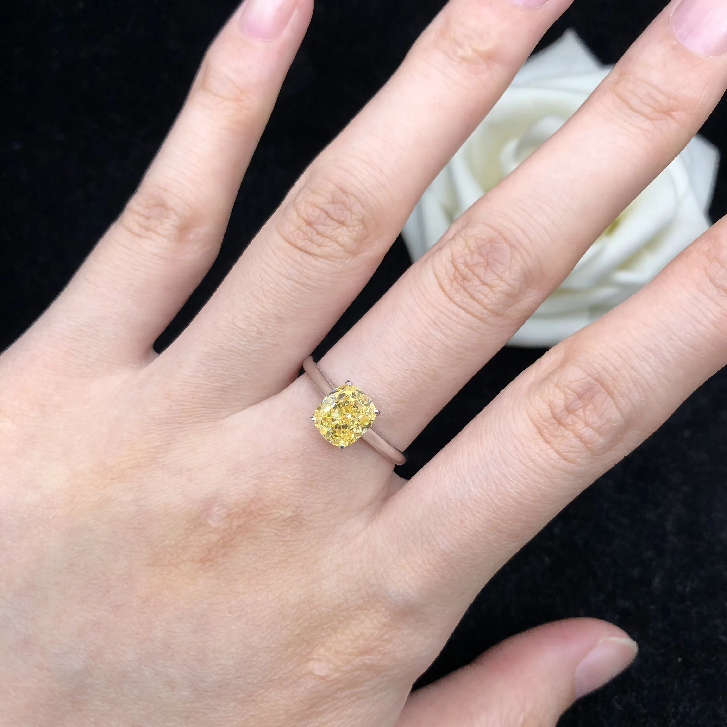 Bague de fiançailles romantique en diamant jaune cultivé en laboratoire, coupe coussin de 1.5Ct, or 