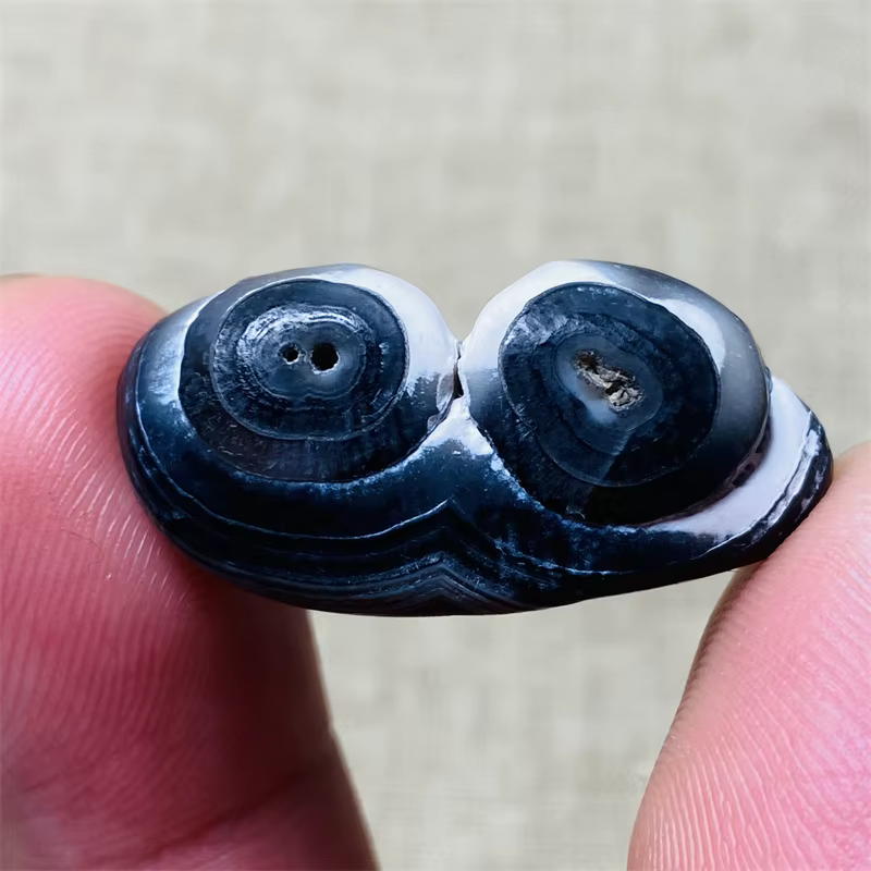 Œil d'Horus égyptien ancien en agate naturelle, pierres de chakra énergétique avec propriétés de gué