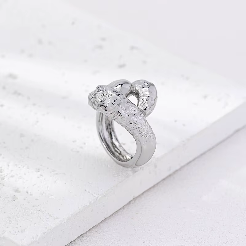 Boucles d'oreilles, collier, bracelet et bague en or et argent au design rétro européen et américain