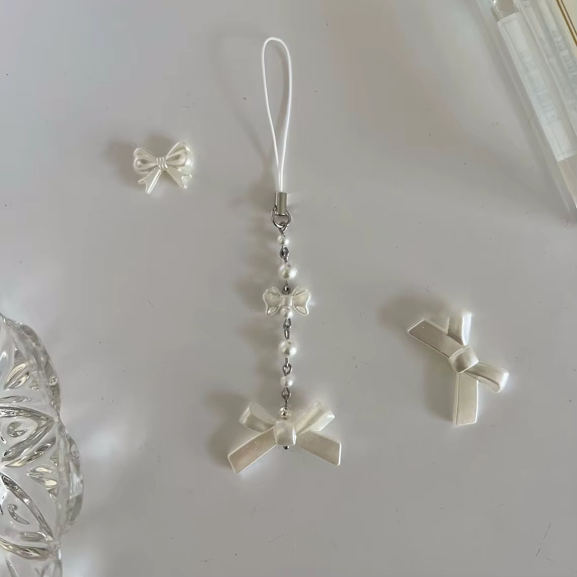 Porte-clés Coquette fait à la main avec perles et nœud délicat |   Cadeaux esthétiques à breloques s