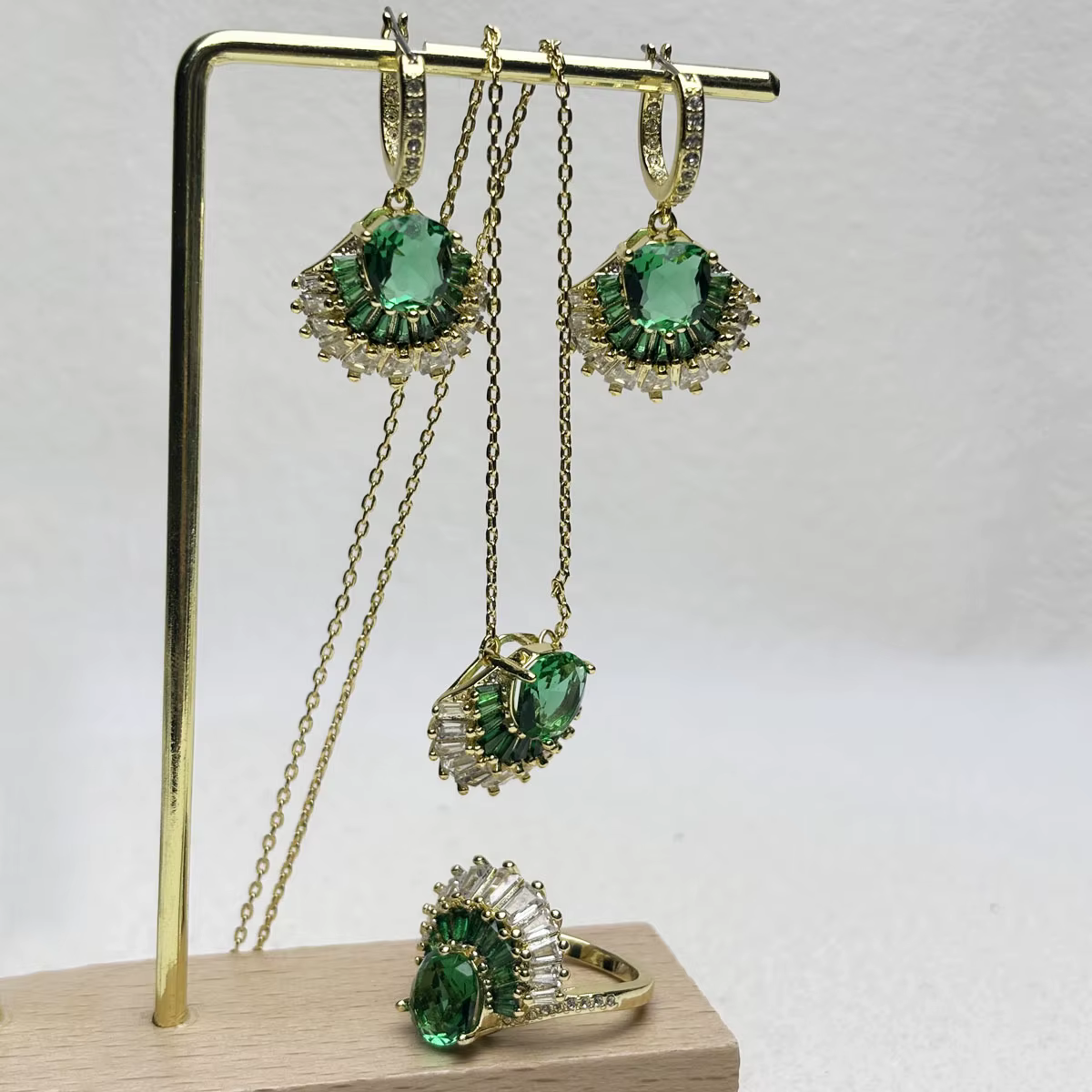 Nouvelle Tendance 2026 : Parures de Luxe en Cristal – Pendentif Cœur Rose et Coquillage Vert, Collie