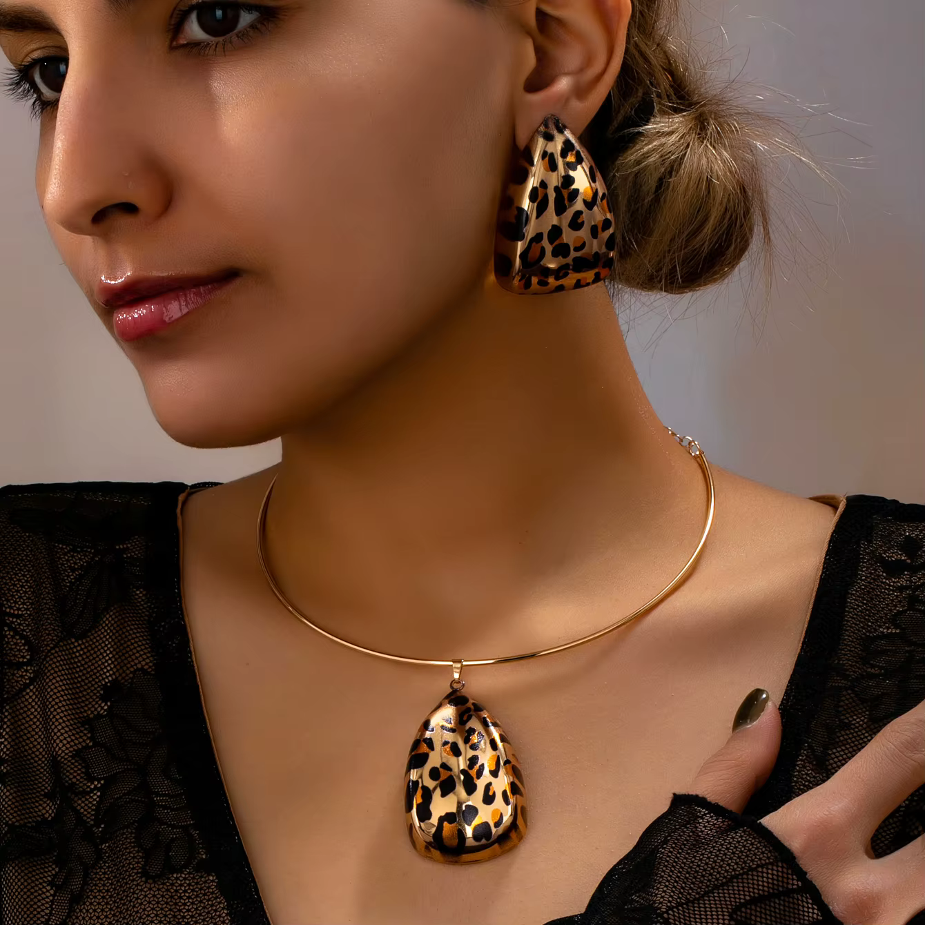 Ensemble de bijoux pour femmes, pendentif géométrique en forme de goutte d'eau, collier et boucles d