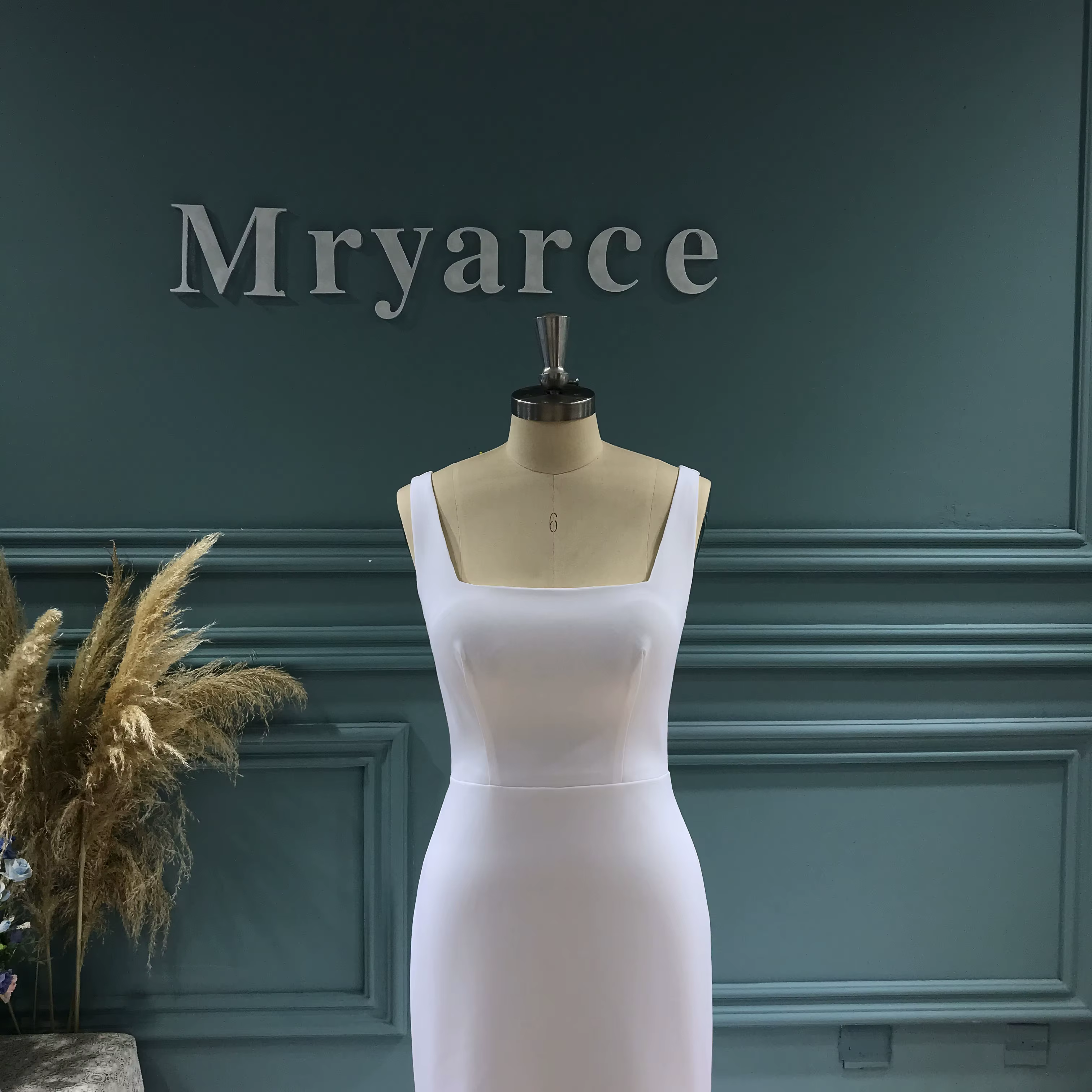Robe de mariée minimaliste sirène en crêpe à col carré Mryarce