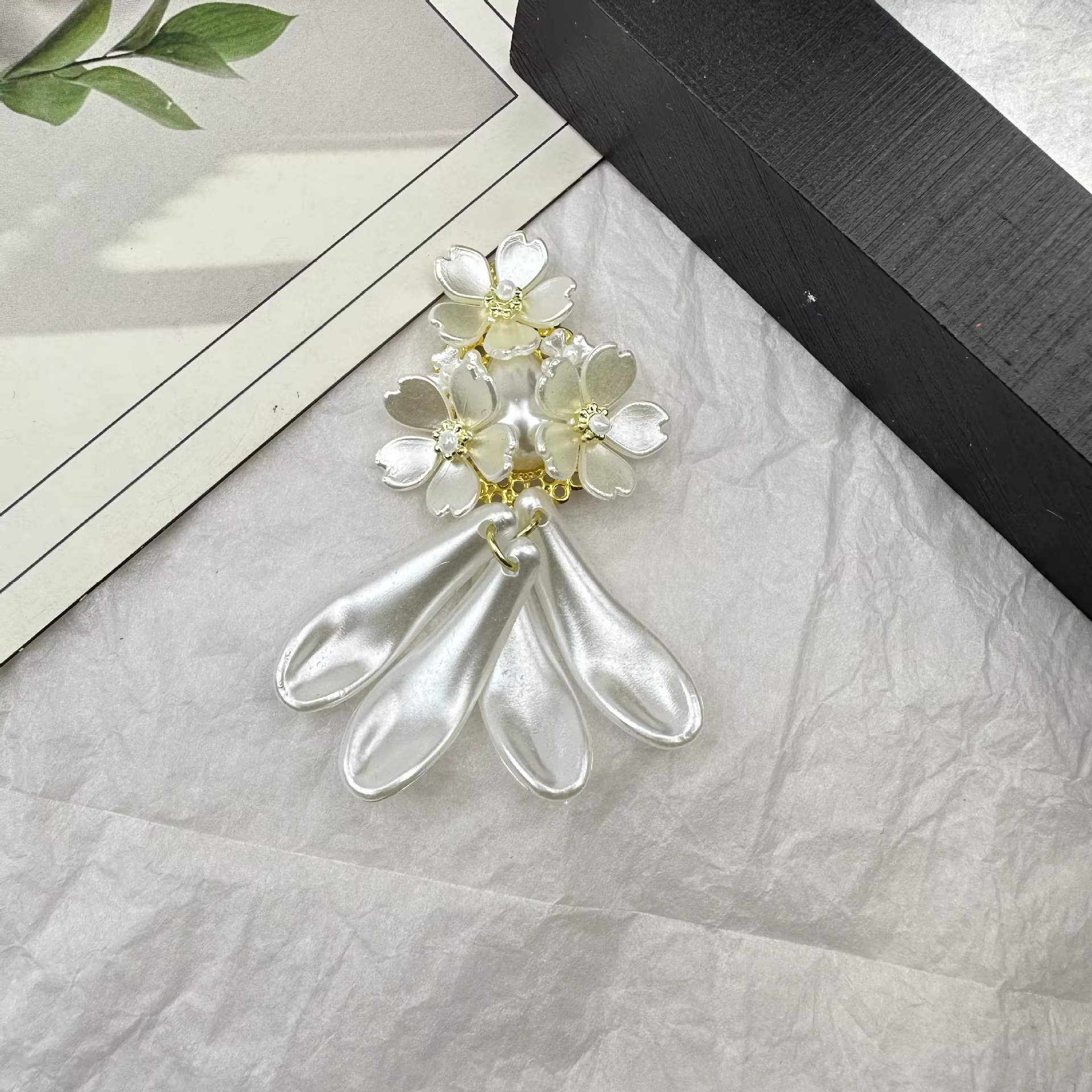 Super fée gland perle artificielle fleur broche femmes haut de gamme élégant accessoire broche de ma