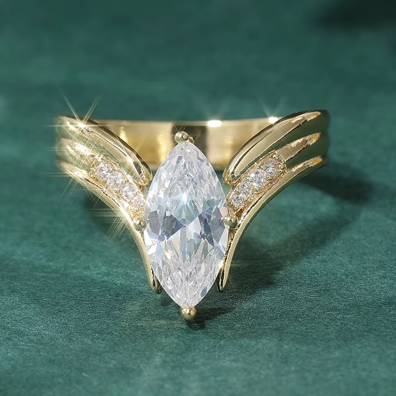 Bague de charme dorée incrustée de zircone synthétique pour femmes, design de luxe exquis, accessoir