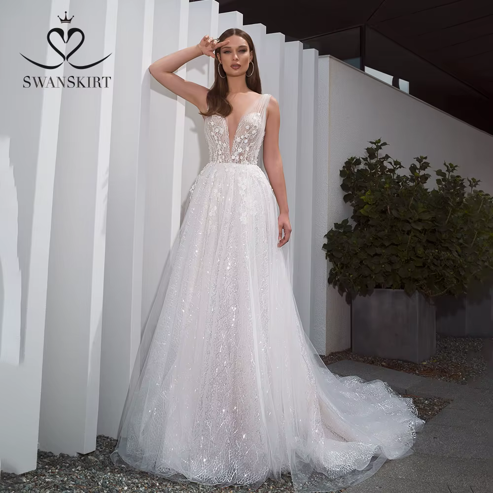 Robe de mariée romantique à col en v, SwanSarah F261, style boho, avec des appliques de perles, lign