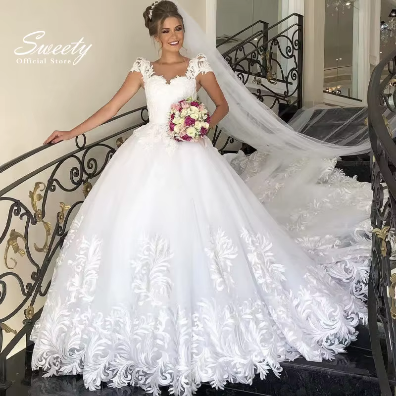 Robe De mariée gracieuse en Organza avec dentelle brodée, robe De bal princesse, col rond, boutons D