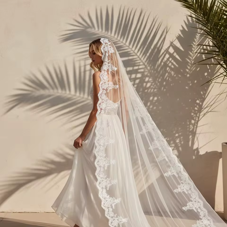 Voile de mariée long en dentelle complète Mantilla avec bordure appliquée, voile cathédrale en tulle
