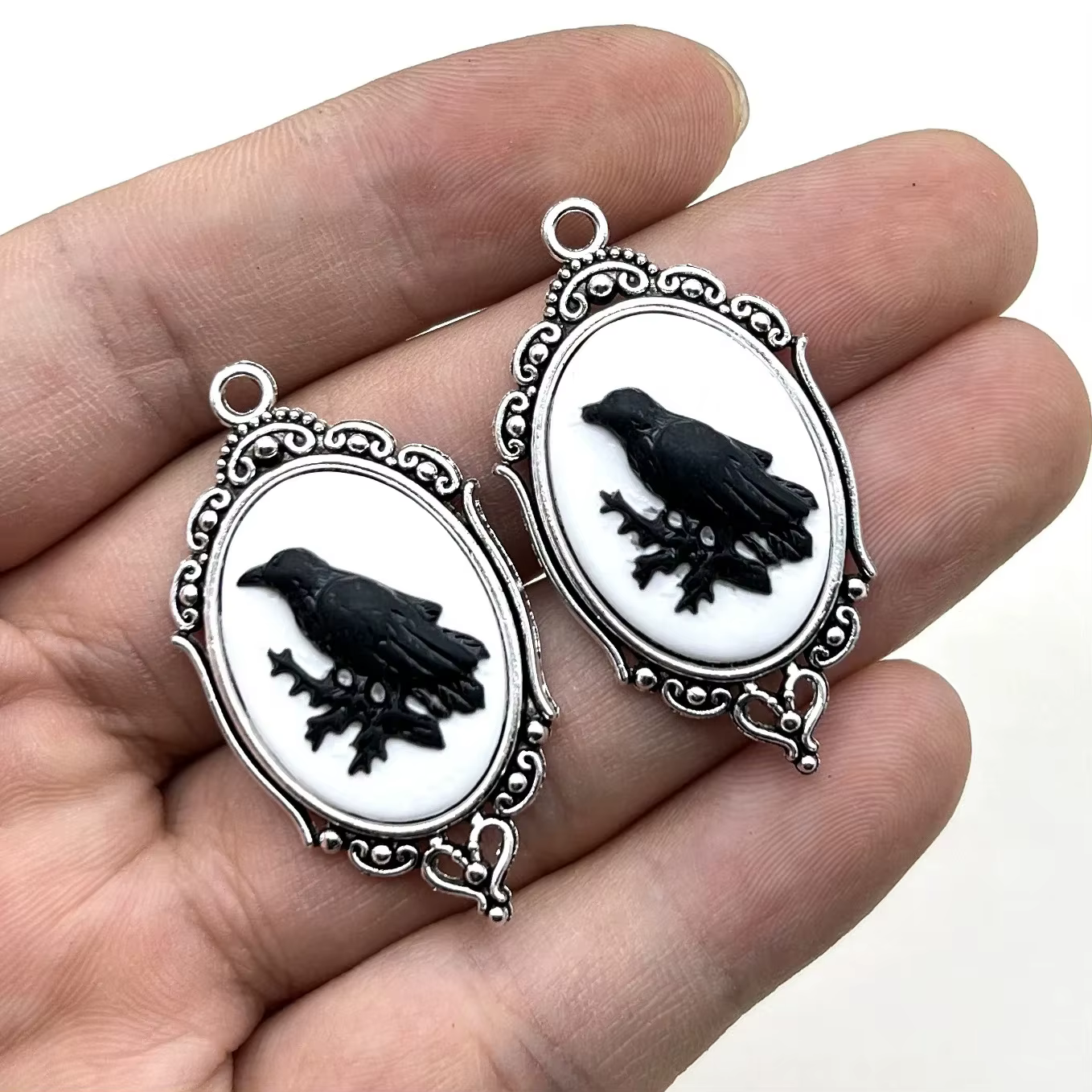 Pendentif camée corbeau de Style gothique, cadre plaqué argent, attrayant Halloween, accessoire de b