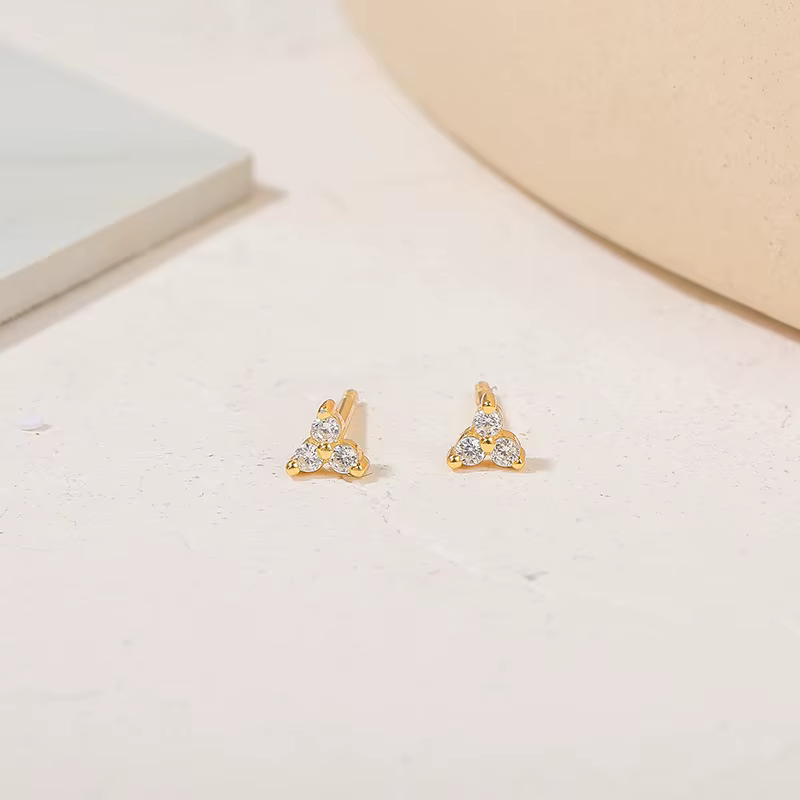 Mini boucles d'oreilles trèfle en cristal incrusté pour femmes, couleur or argent, doux sauvage, bij