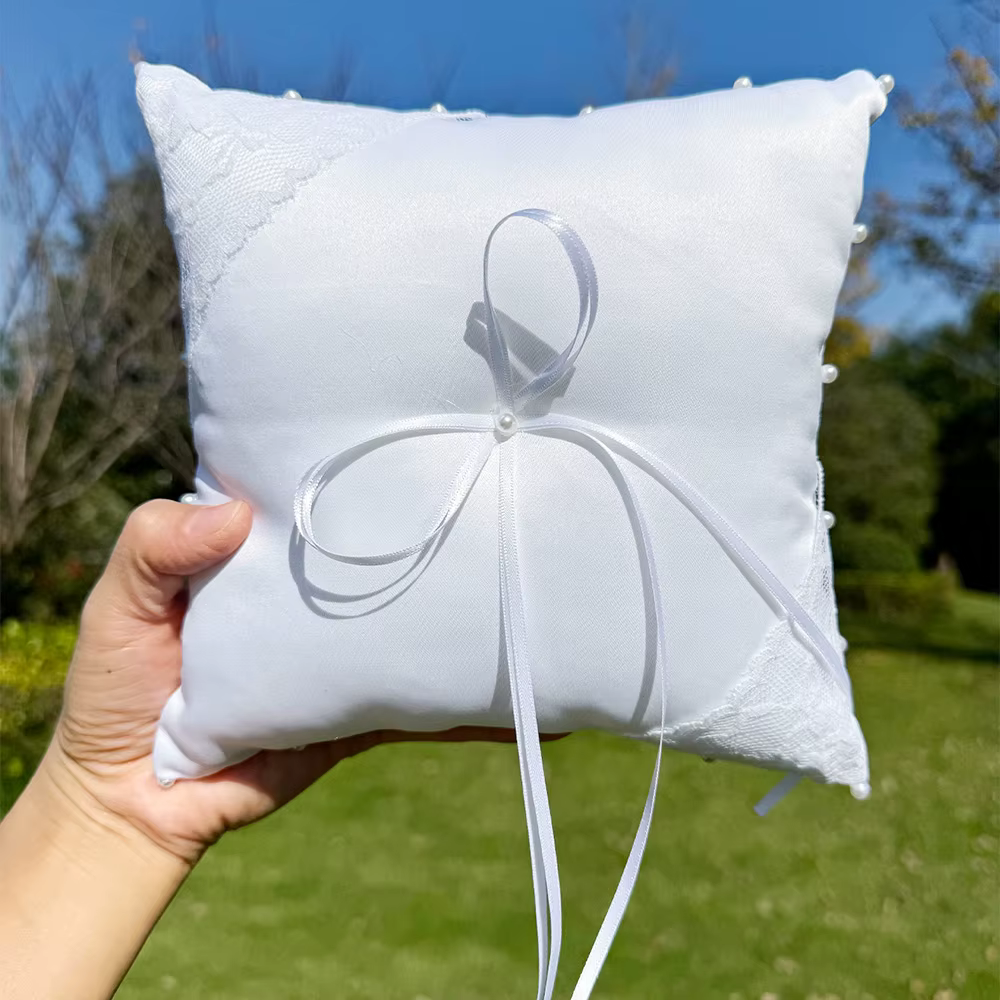 Coussin de mariage en satin et dentelle avec perles pour porte-alliances de la mariée, idéal pour le