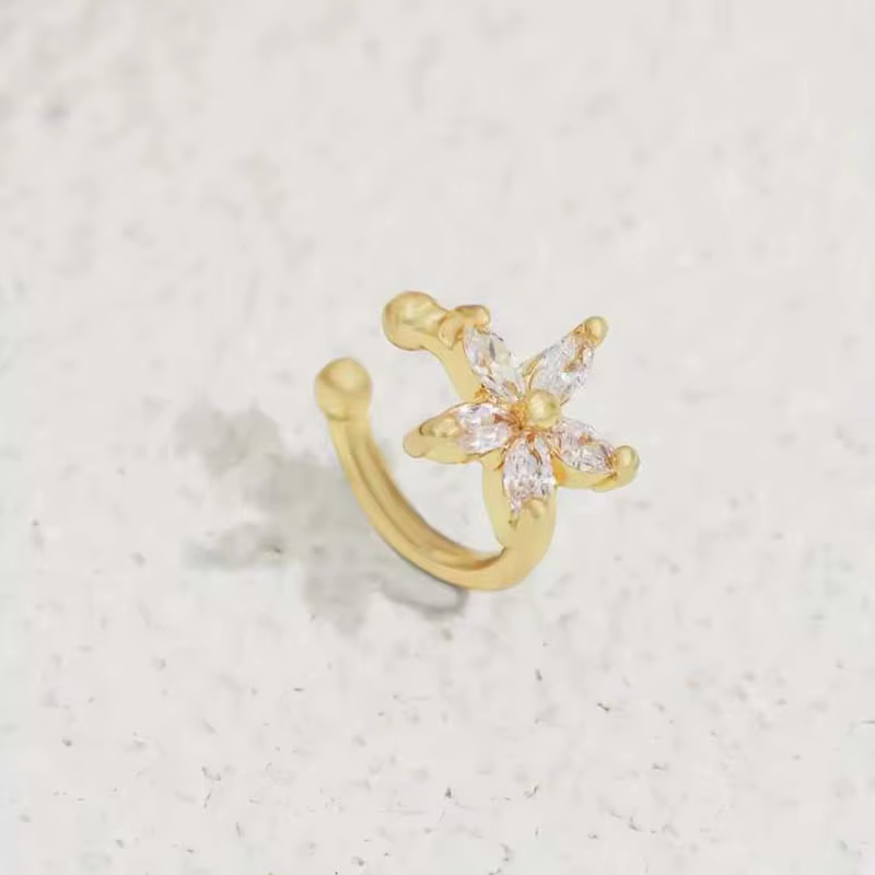 Clip d'oreille en forme de fleur en Zircon pour femmes et filles, cristal brillant de luxe, Non Pier