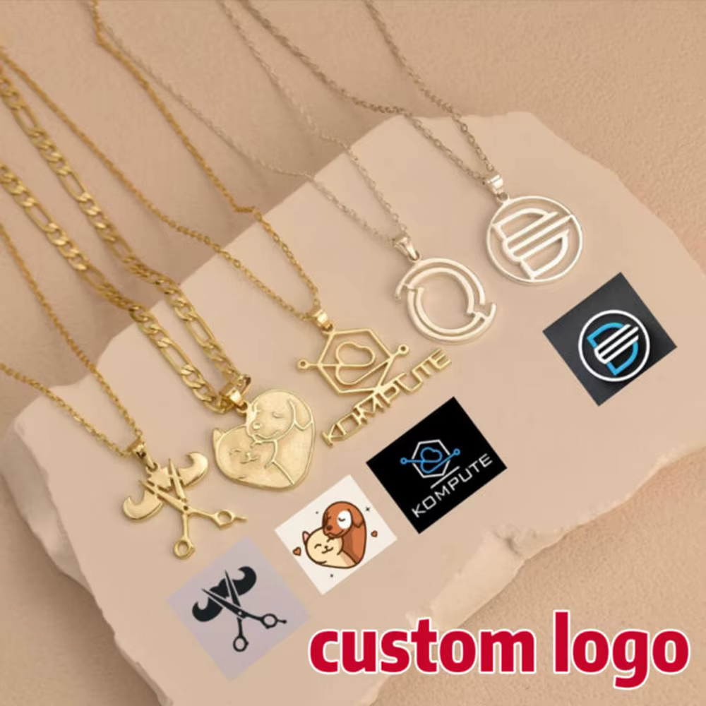 Personnalisez des colliers à motifs variés, colliers personnalisés en acier inoxydable avec badge d'
