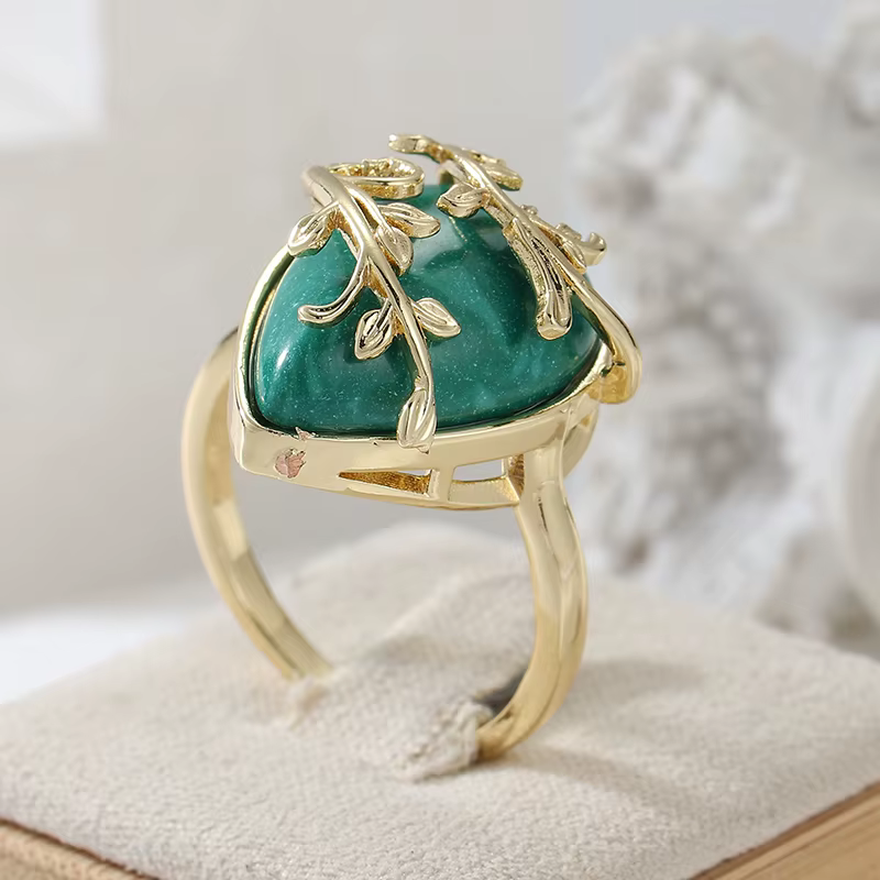 Bague Vintage Élégante Dorée pour Femme avec Zircon Synthétique Vert Goutte d'Eau et Motif Vigne, De