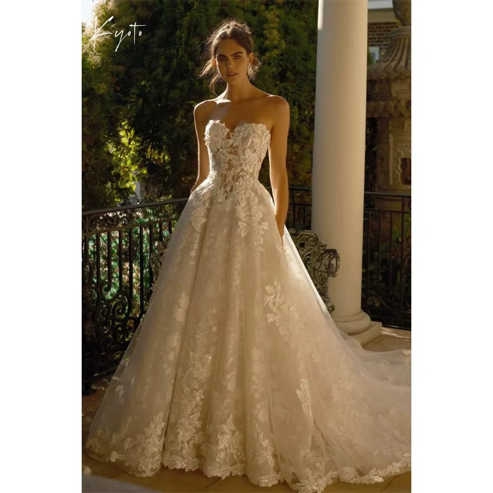 Robe de mariée personnalisée Kyoto en tulle blanc, coupe trapèze, col cœur, fermeture éclair, sans m