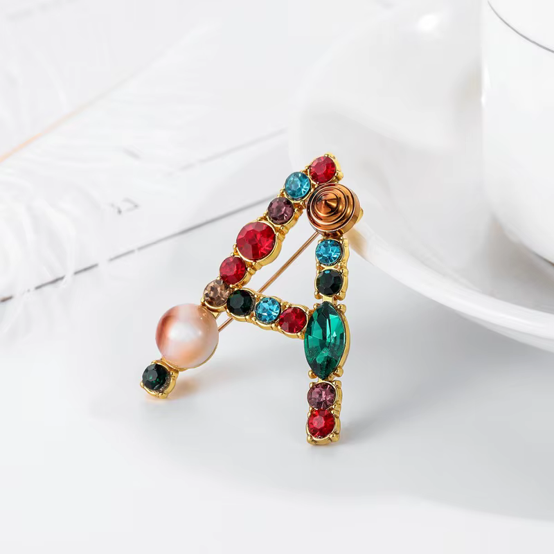 Broche en alliage métallique avec 26 lettres anglaises, strass colorés, épingles à revers, Badge de 