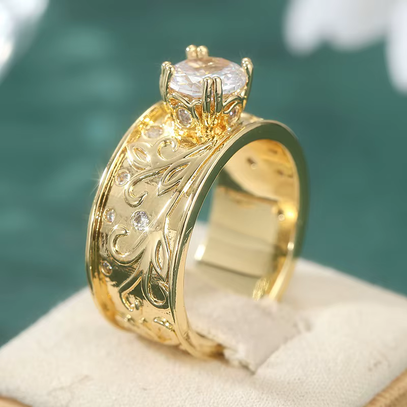 Bague Vintage Exquise Incrustée de Zirconium Synthétique Texturé Doré pour Femme, Bijou Élégant pour