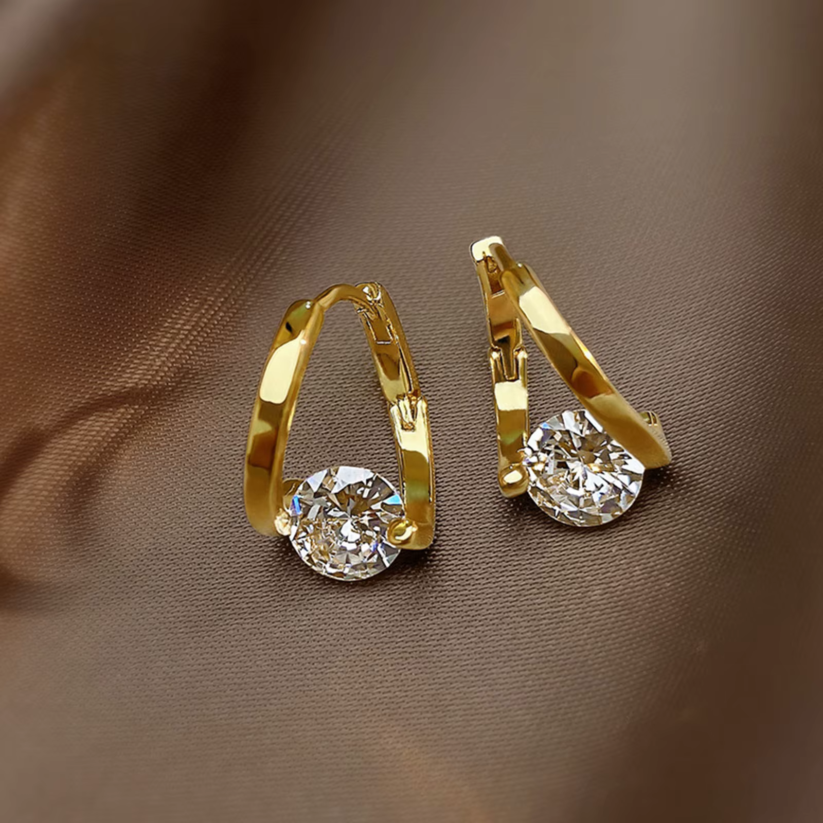 Boucles d'oreilles créoles à breloques pour femmes avec zircone cubique hypoallergénique