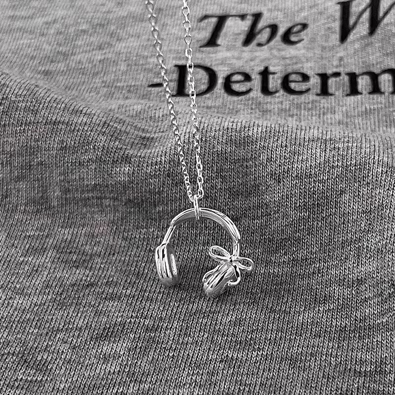 ANENJERY Collier avec pendentif nœud papillon couleur argent pour femmes, bijoux de personnalité au 