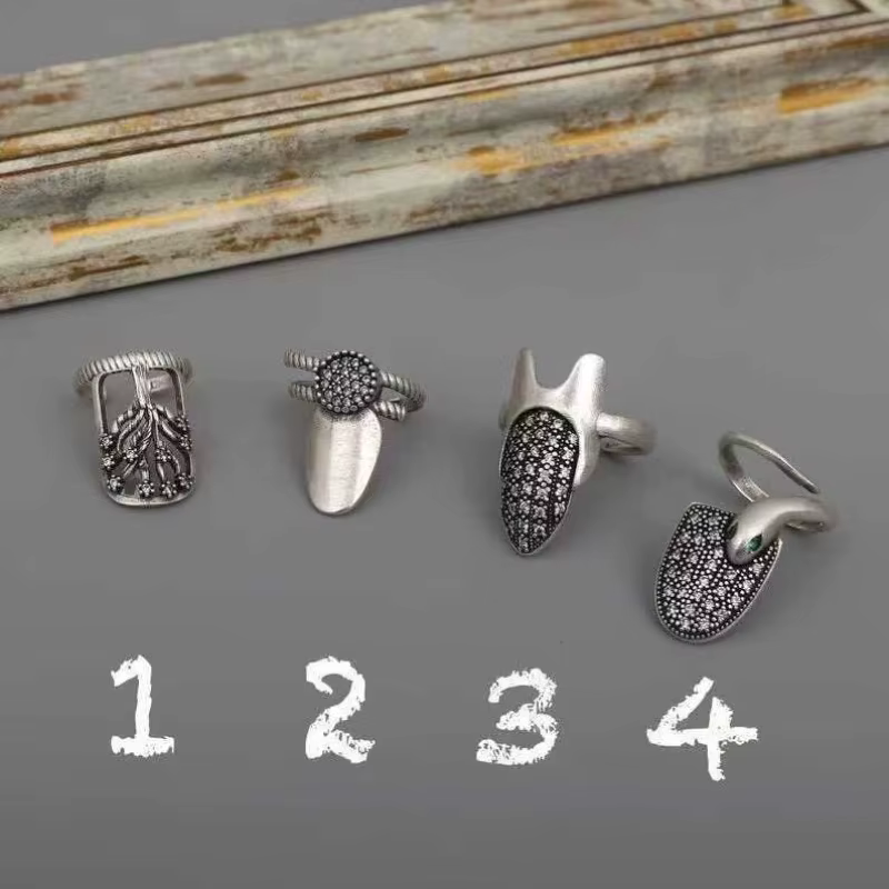 Un ensemble de quatre bagues réglables de style artistique vintage - Parfaites pour un usage quotidi