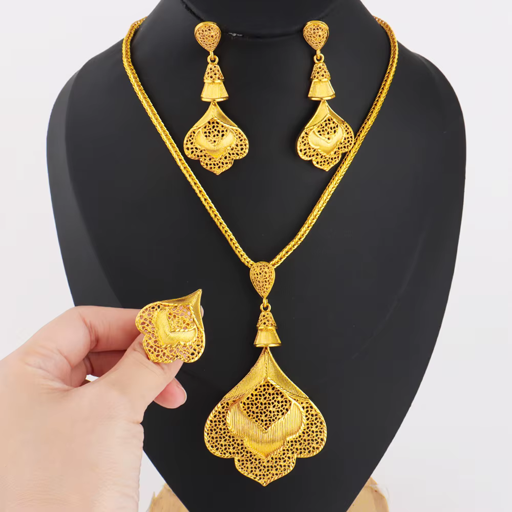 Ensemble de bijoux de luxe plaqué or brillant pour femmes, collier, boucles d'oreilles, bague, fleur