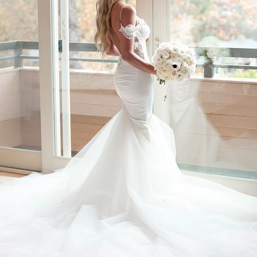 Robe de mariée sirène/trompette sans bretelles en dentelle, longueur ras du sol, traîne balai/brosse