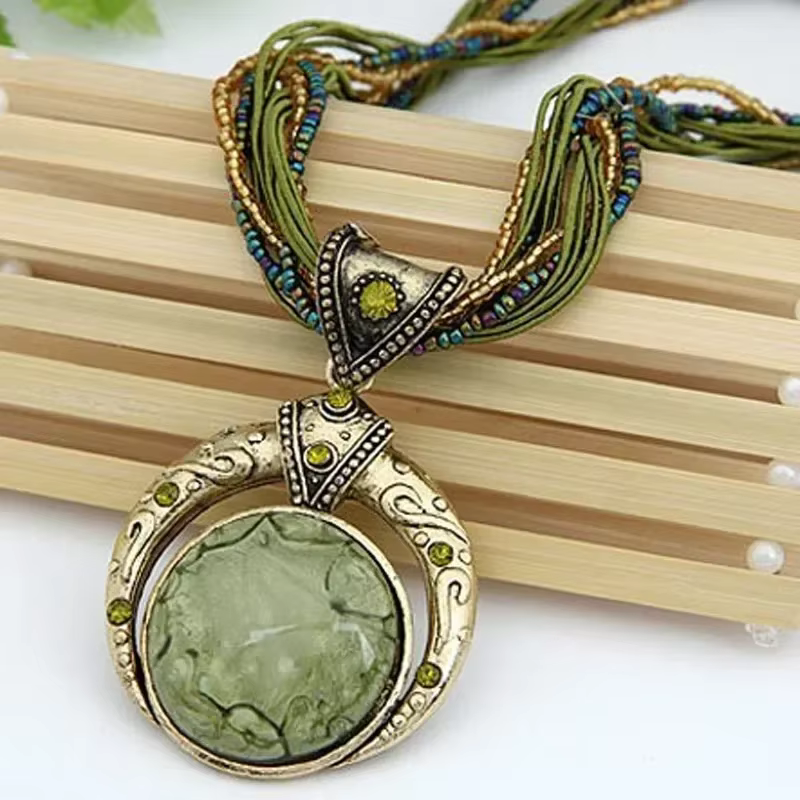 Nouveau Collier Vintage Tendance Style Bohème Rétro Multicouche avec Perles et Pendentif en Cristal