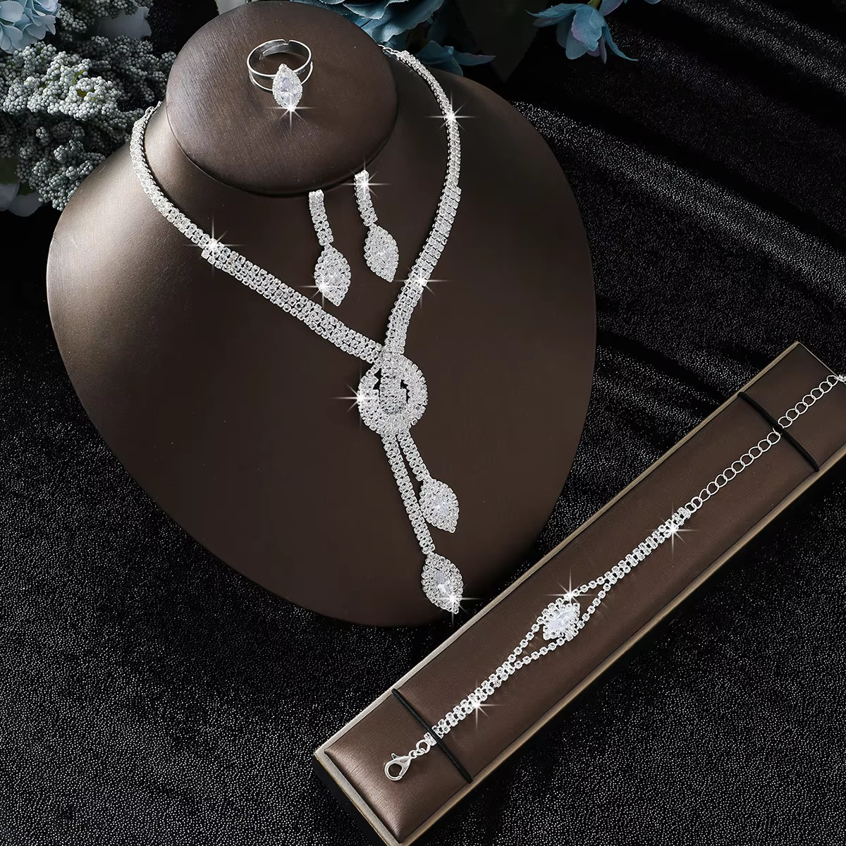 Ensemble de bijoux exquis et luxueux pour mariée, comprenant un collier et des boucles d'oreilles en