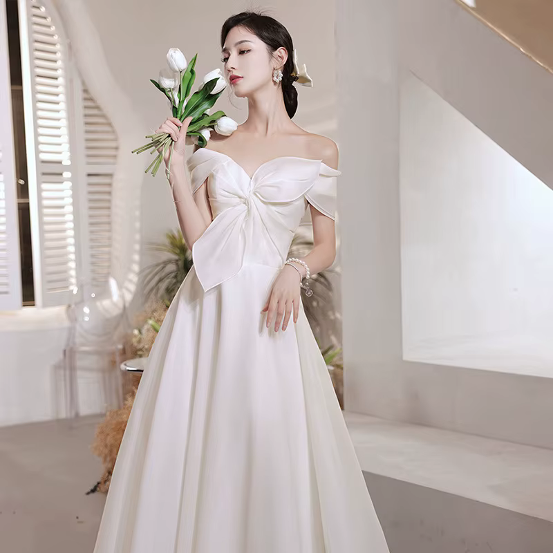 Robe de mariée en mousseline de soie légère française personnalisée, jupe trapèze initiée par une po
