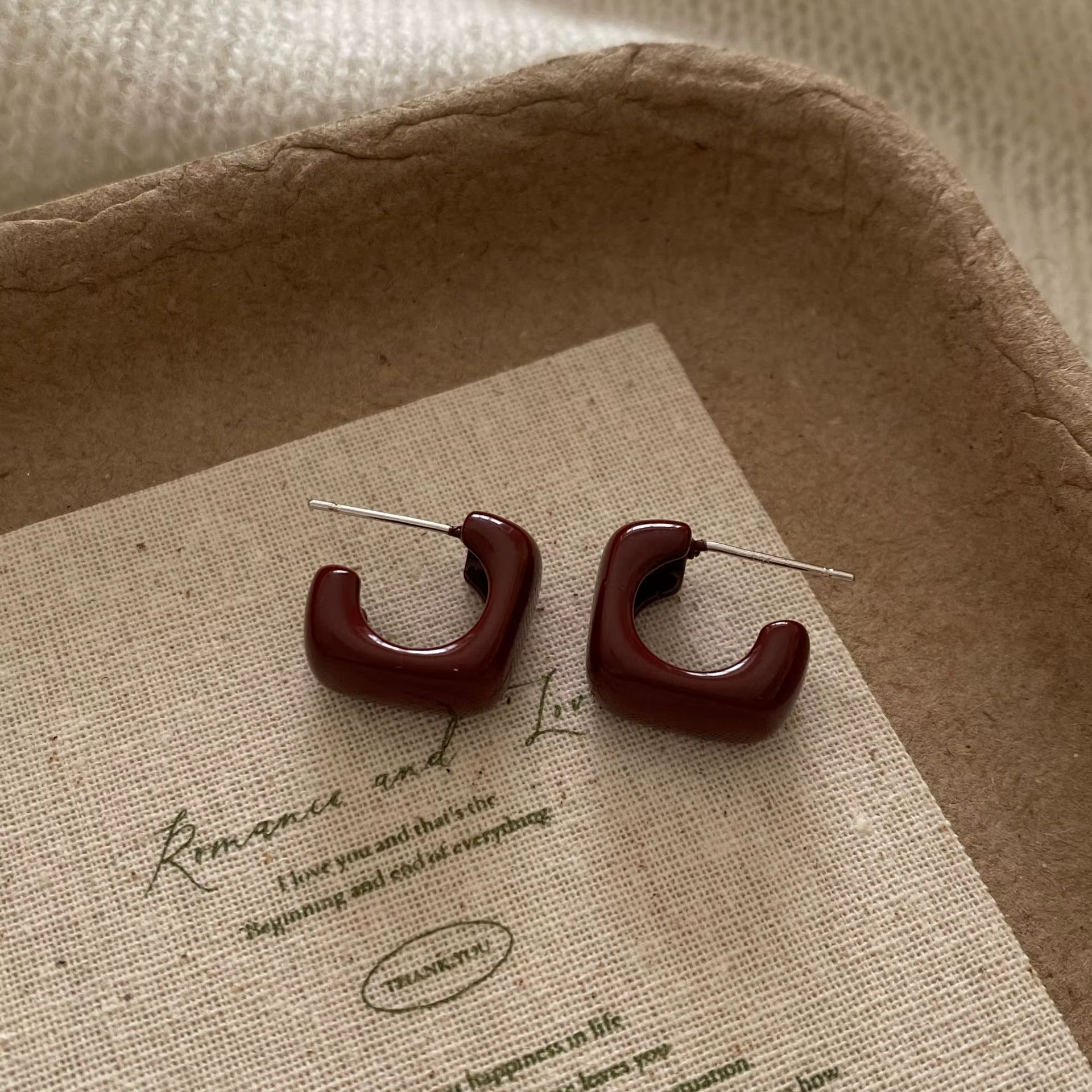 Boucles d'oreilles clous carrées en émail rouge bordeaux vintage pour femme, brillantes, style rétro