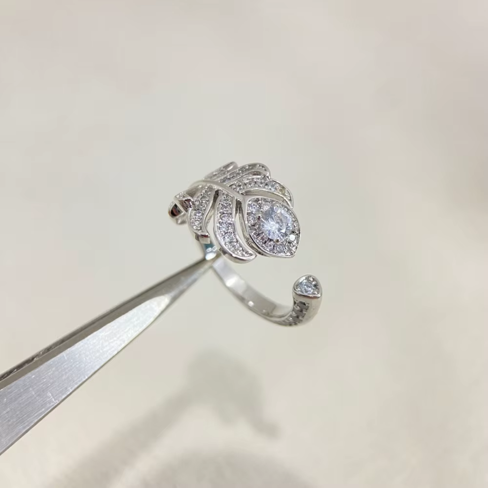 Bague pour femme tendance, design unique, détail plume, accessoire de bijouterie pour femmes élégant
