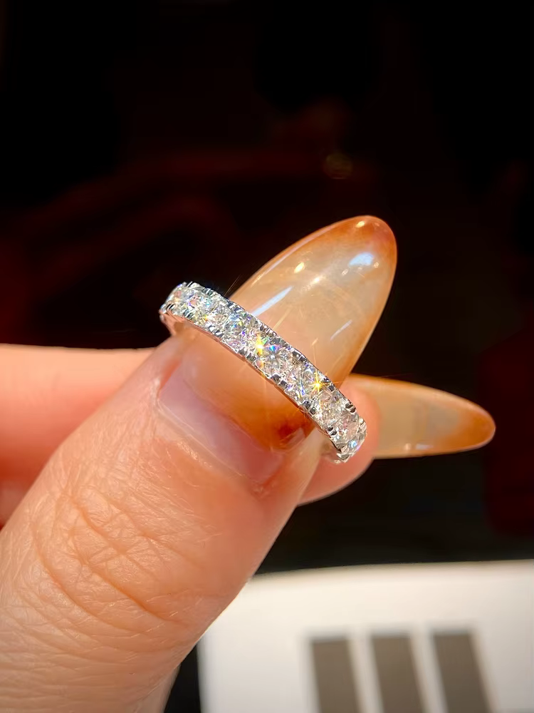 Bague simple en moissanite blanche circulaire véritable pour femme, à porter au quotidien, en argent