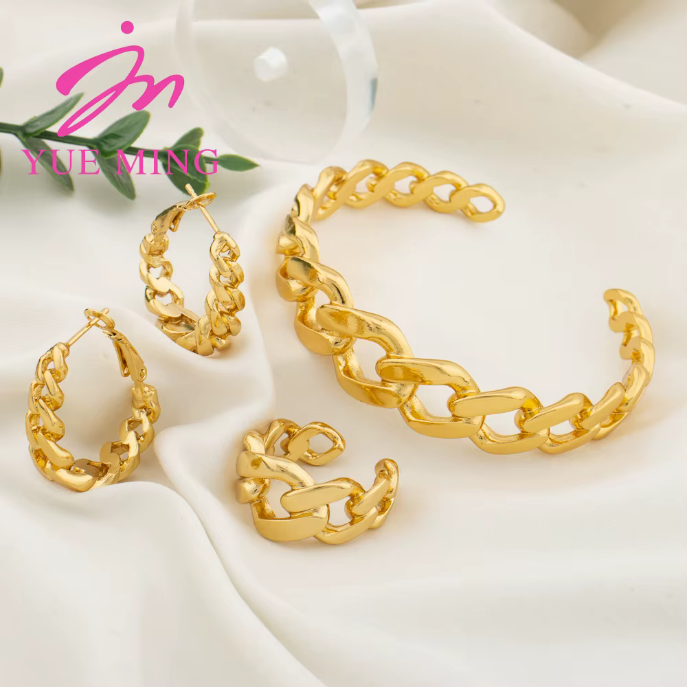 Ensemble de bijoux dorés pour femmes, boucles d'oreilles à maillons creux, bracelet, bague, breloque