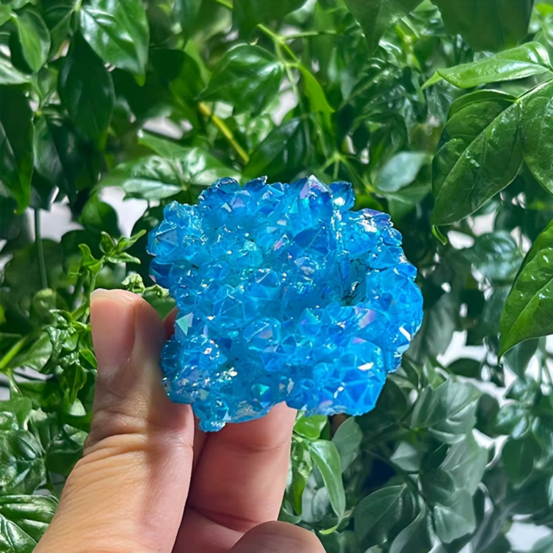 Cluster de quartz Ethereal Blue Aura - Qualité AAA, titane amélioré - Ornement de bijoux de déclarat