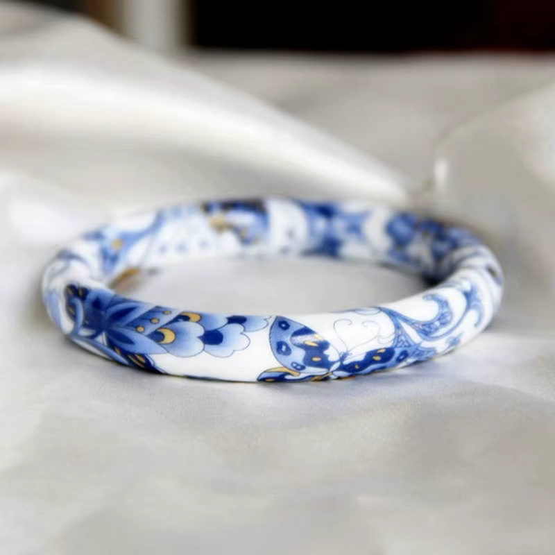 Bracelet Rond Sculpté à la Main en Porcelaine Naturelle Bleue et Blanche, Bijoux de Boutique à la Mo