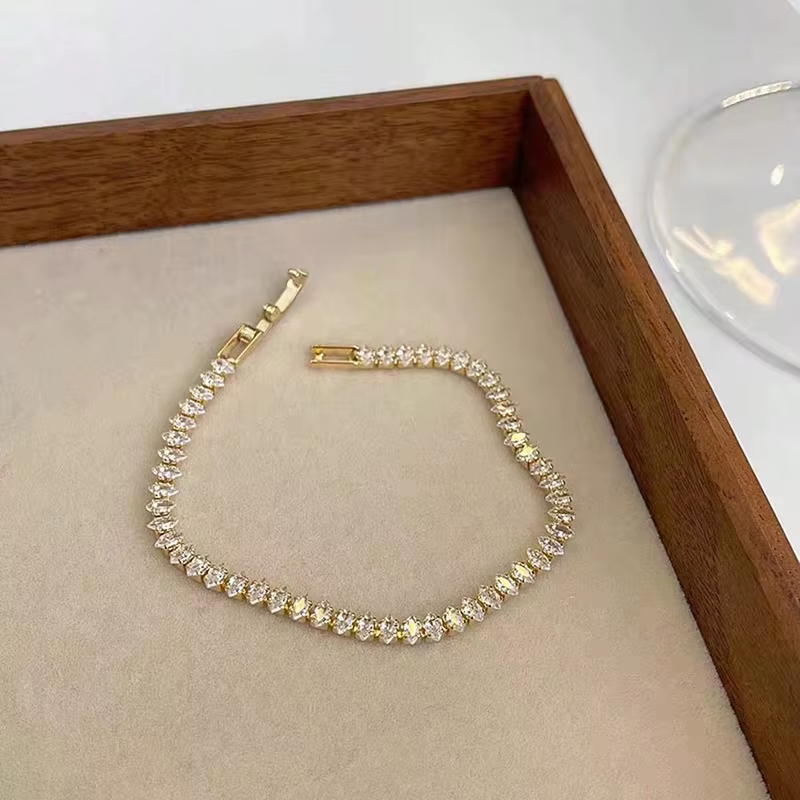 Nouveau Marquise ovale carré coupe luxe couleur argent sur la main Tennis Bracelet Bracelet pour les