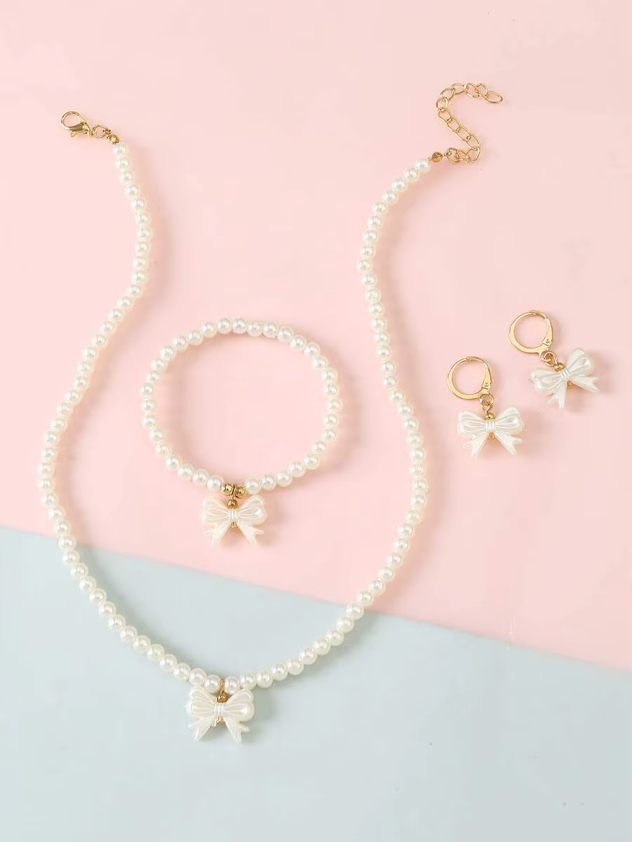 Ensemble de bijoux pour filles avec papillons et fausses perles, 4 pièces – Comprend un collier, un 