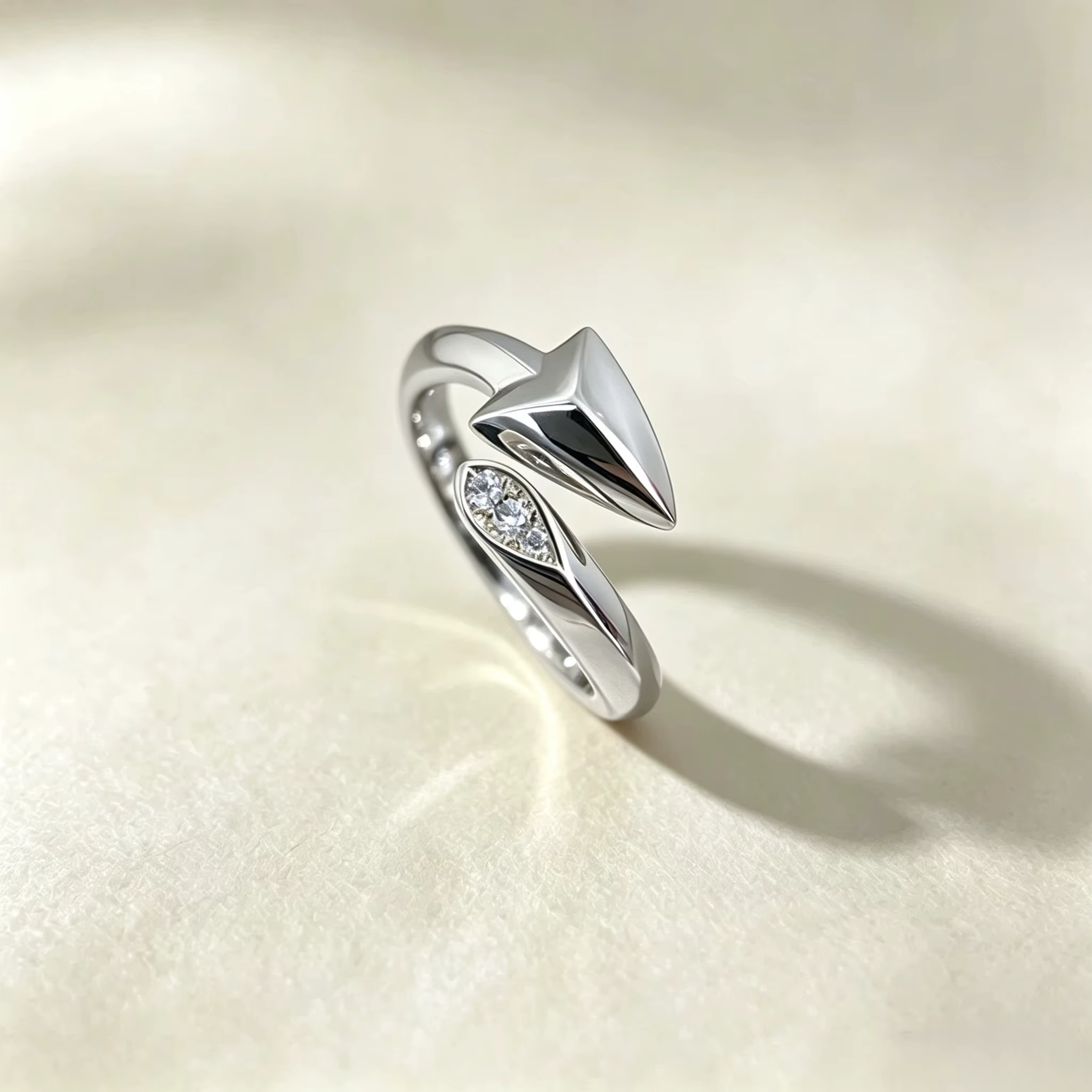 Bague ouverte de luxe en forme de flèche entièrement sertie de diamants pour femme, plaqué argent 92