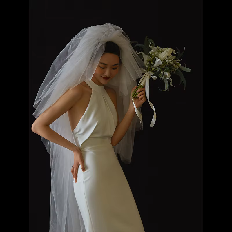 Robe de mariée élégante en satin blanc nickel é simple, licou pour patients, dos nu, quelle que soit