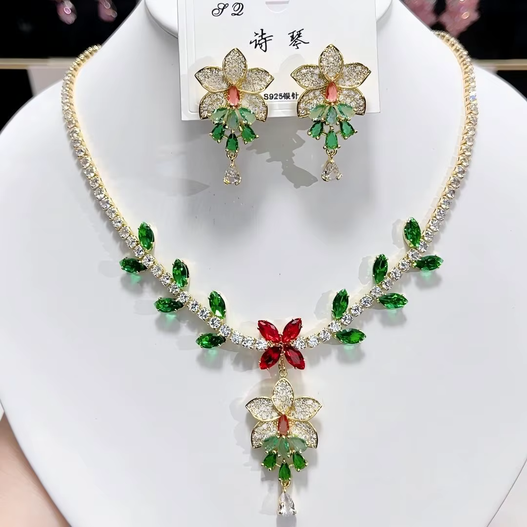 Nouvelle Collection : Collier Cœur Fleur en Zircon avec Boucles d'Oreilles à Pompon Assorties