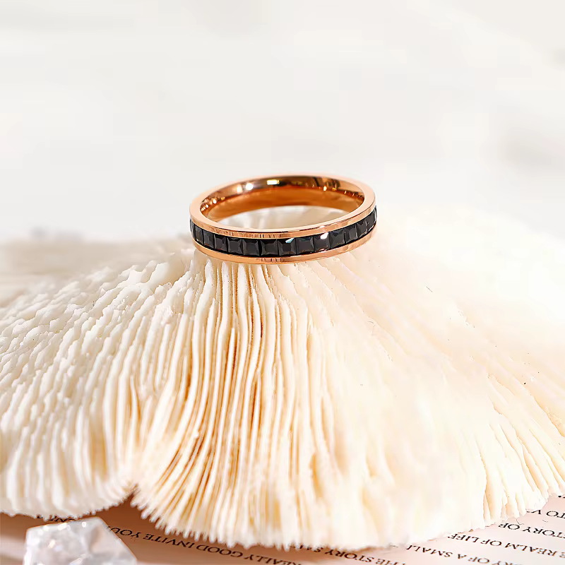 Bague en acier titane Zircon plaqué or 18 carats, bijoux de doigt étanches adaptés aux femmes, cadea