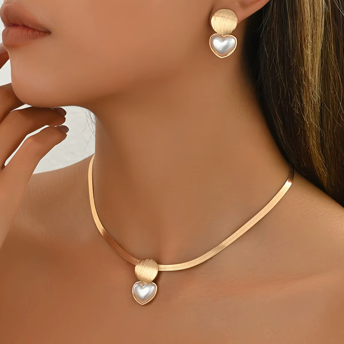 Ensemble de bijoux dorés élégants, 3 pièces, collier chic et boucles d'oreilles assorties avec cœur 