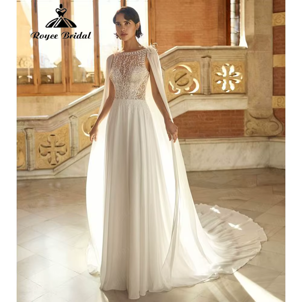 Robe de mariée élégante RoyceBridal coupe A-line en dentelle et mousseline avec cape, dos en V profo