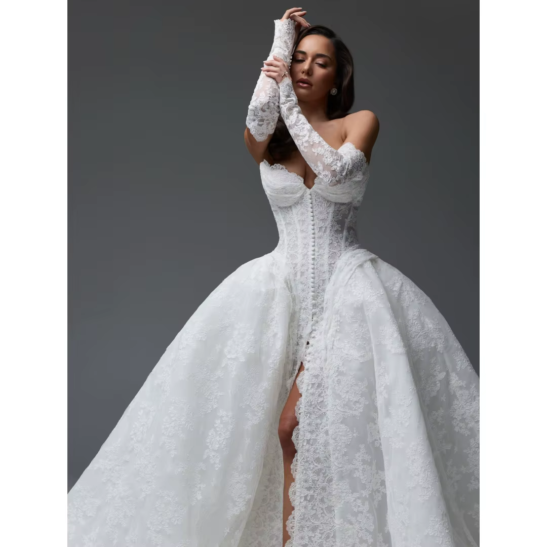 Robes de mariée en dentelle blanche, avec fente sur le devant, boutons, corset en forme de cœur, ave