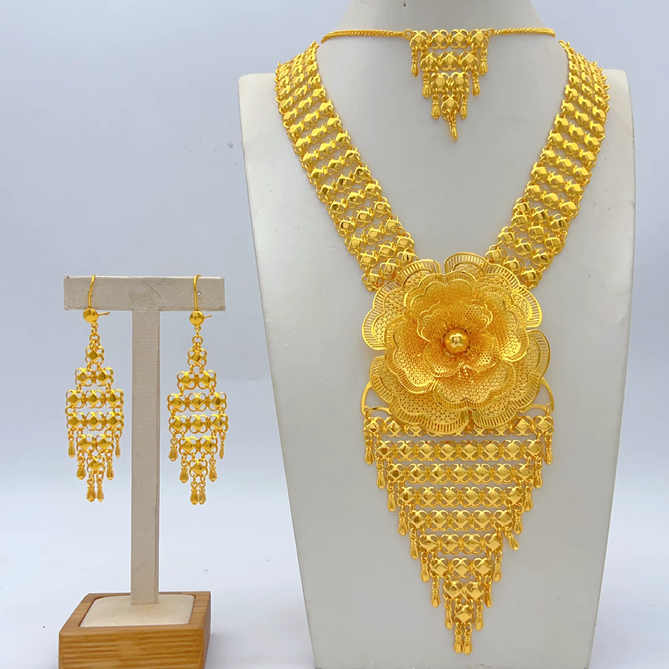 Parure de bijoux de luxe Dubaï : Collier long fleuri et boucles d'oreilles pour mariée, style éthiop