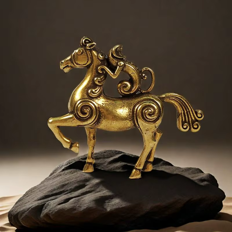 Figurines de cheval en laiton Feng Shui 2026 : Miniatures qui bénissent votre carrière et vous appor